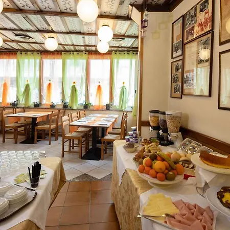 Al Dollaro Hotel